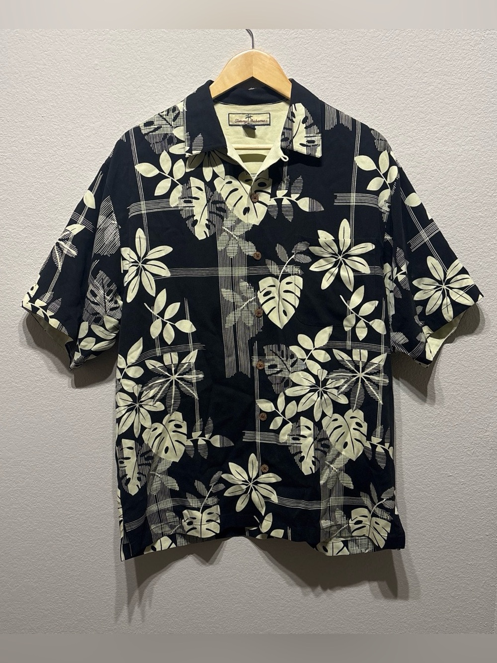 Tommy Bahama Sz Small 100% Silk Vintage 90s Hawaiian Button Up Shirt